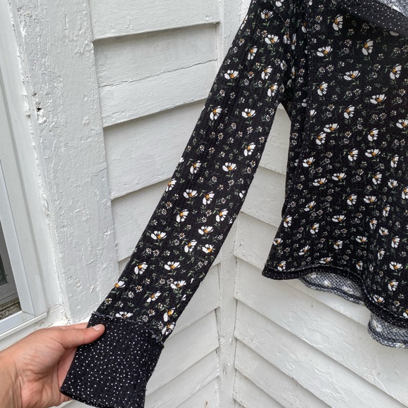 Black Floral Long Sleeve Soft Top Daisy - Picture 4 of 7